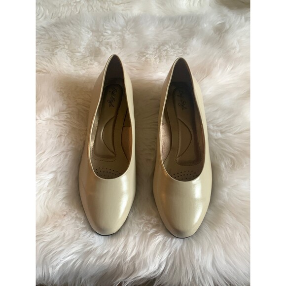 Soft Style Shoes - Soft Style dress shoes Size 9.5 Wide